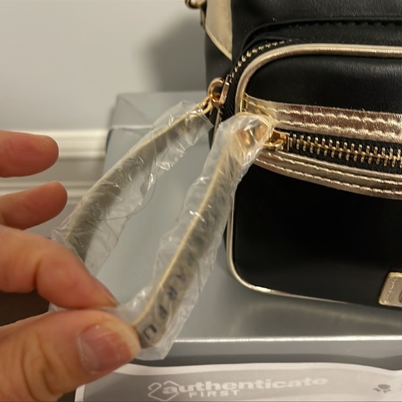 Authentic Versace crossbody cosmetics bag - Picture 8 of 14